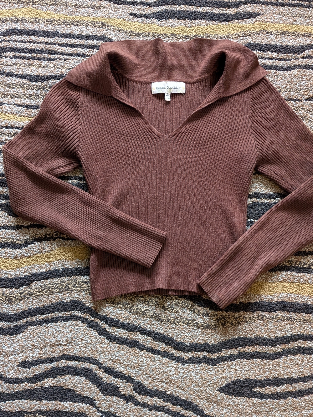 Sweer Republic Chocolate Ribbed V-Neck Fold-Over Collar Sweater
